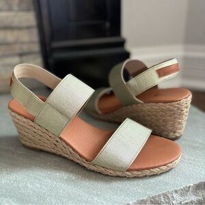 Tommy Bahama Sakura Elastic Wedge Sandals Espadrille Metallic Gold Size 9.5M